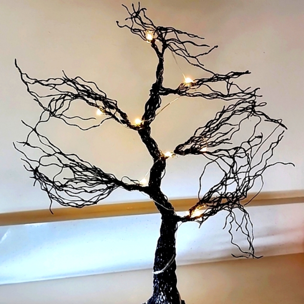 Lighted Spooky Tree New with no tags